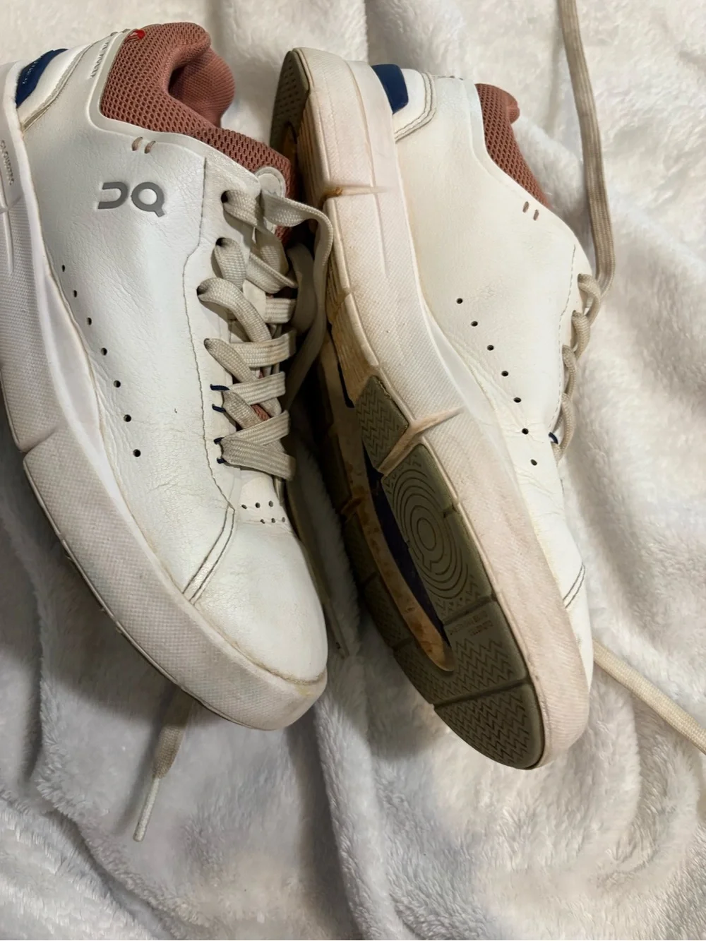 Women White Casual Sneakers with Rust Collar